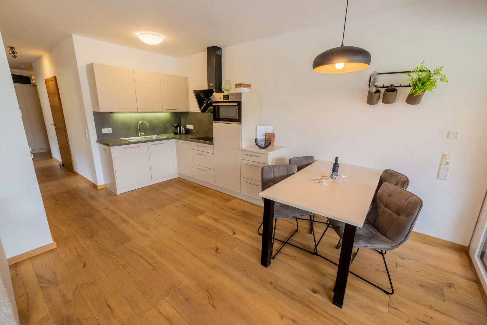 Open keuken met eettafel
