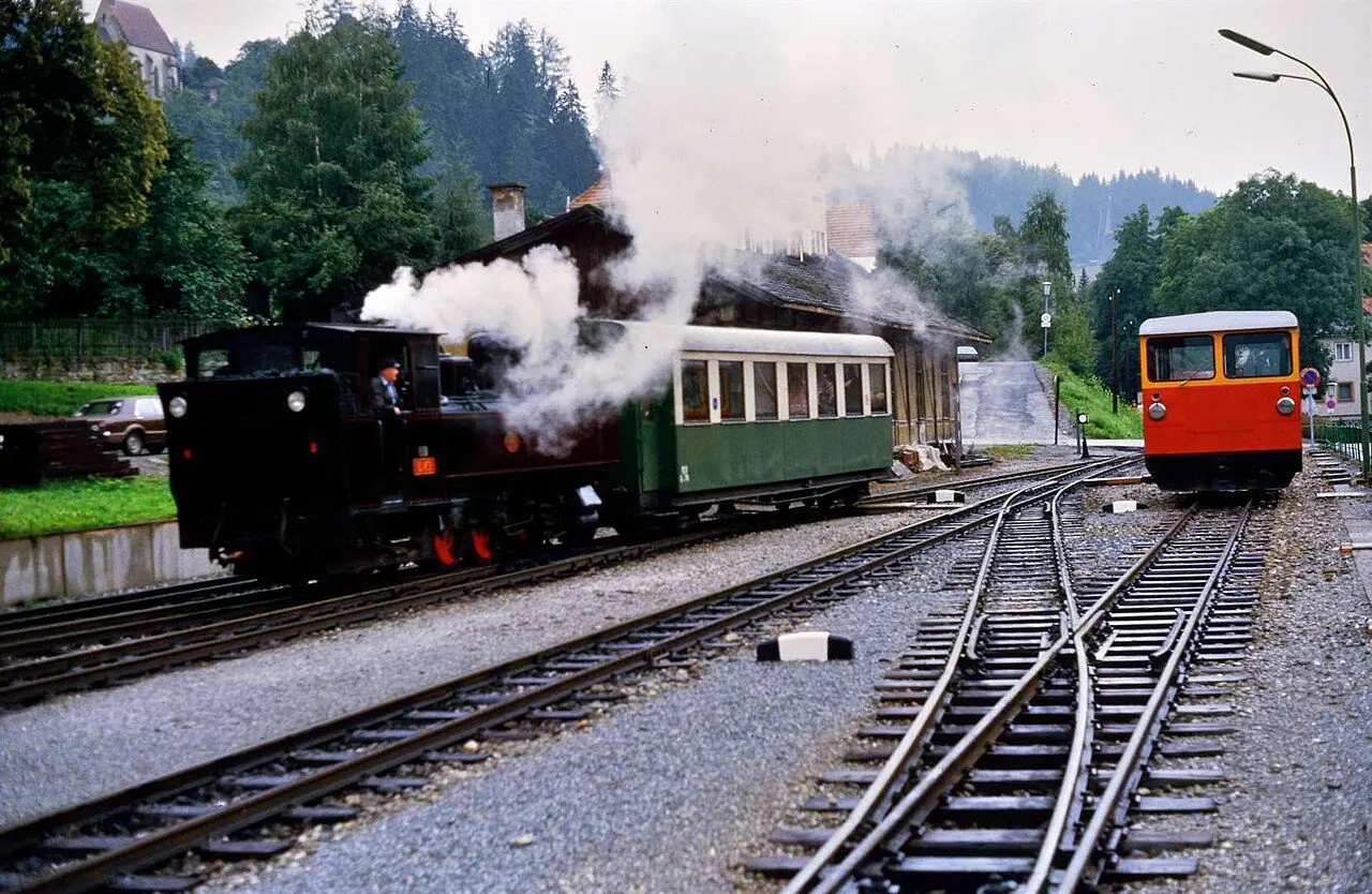 Stoomtrein van de Murtalbahn op het station van Murau